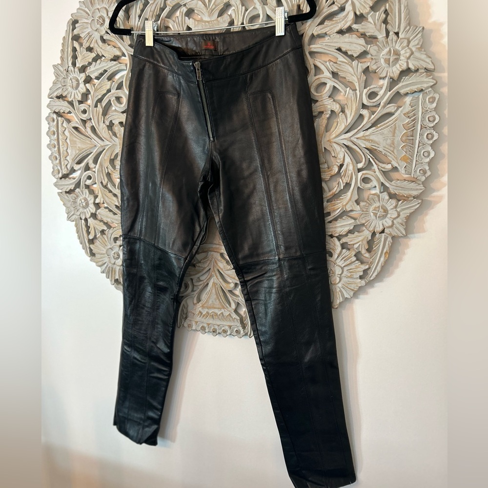 ISO Danier Black Leather Cropped Straight-Leg Pants with Zipper Detail - Size 8